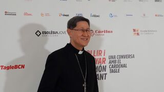 El cardenal Tagle, durante su visita al Fòrum. Foto: Arzobispado de Barcelona.
