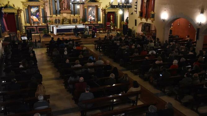 La parroquia, llena para escuchar a Inogés y Sánchez Adalid