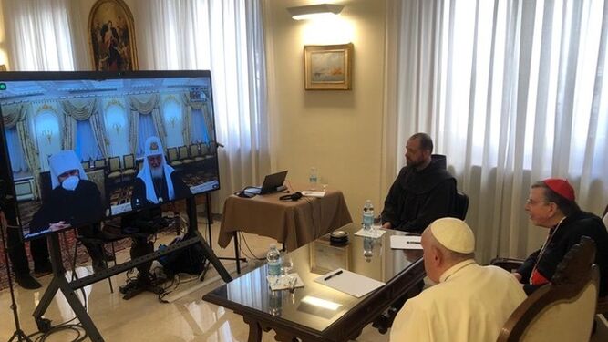 Histórico encuentro telemático entre Francisco y Kirill para poner freno a la guerra en Ucrania