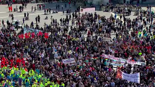 Miles de fieles en San Pedro