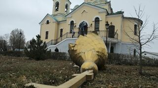 Iglesia de Donest devastada por los bombardeos