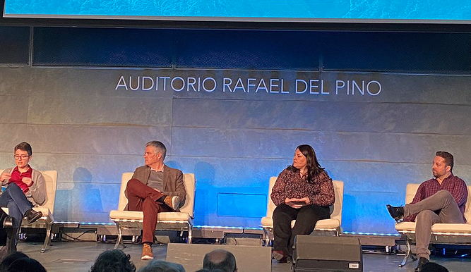 Participantes en la mesa redonda titulada 'Diálogos In'