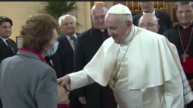 El Papa bendice a algunos enfermos