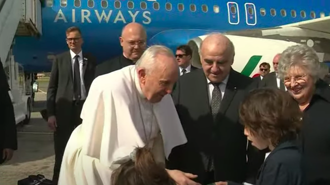 El Papa llega a Malta a escuchar, con el corazón encogido, el drama de la guerra y la migración
