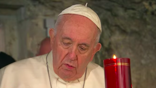 Oración del Papa en la gruta de San Pablo