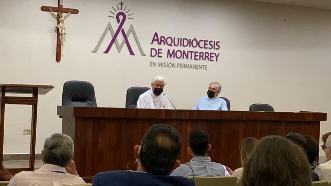 Arzobispo de Monterrey aborda Sínodo del Papa Francisco con políticos de Nuevo León