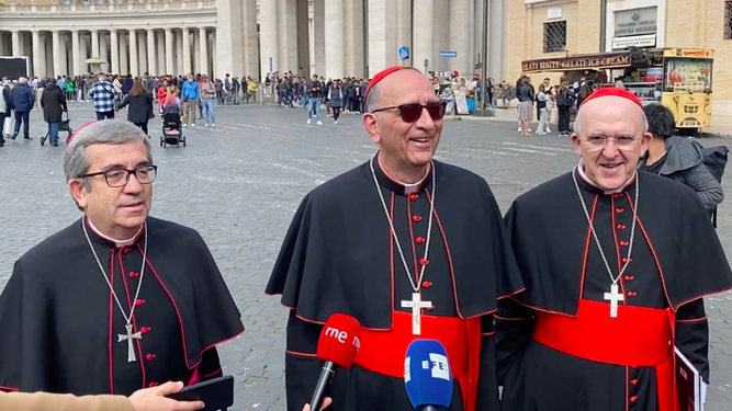 Omella, Osoro y Argüello a su salida del encuentro con el Papa