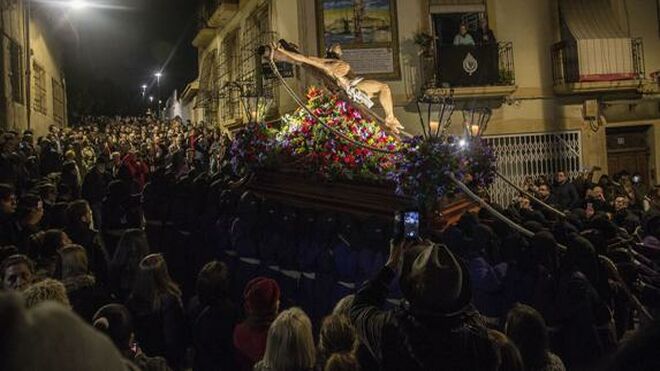 Cartagena abrió de madrugada la Semana Santa con la primera procesión del mundo