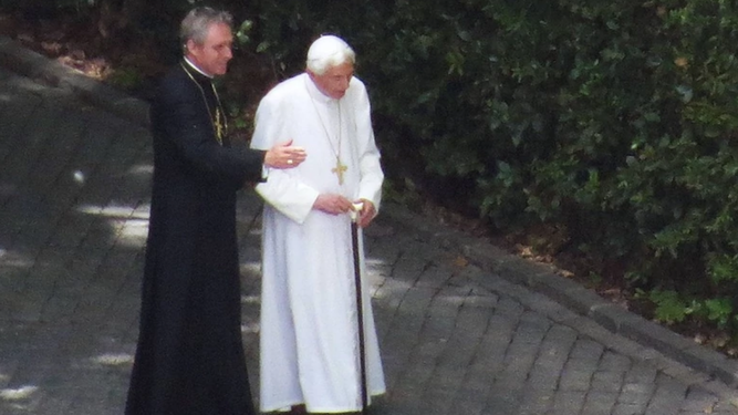 Gänswein y Benedicto XVI