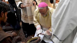 Pizzaballa, durante el Lavatorio de pies