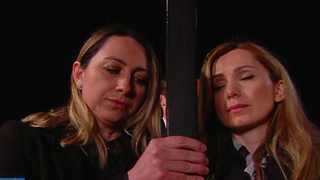 Albina e Irina rezaron juntas, y en silencio, por la paz en Ucrania