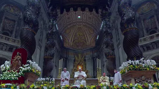 El Papa subió al altar para leer la homilía
