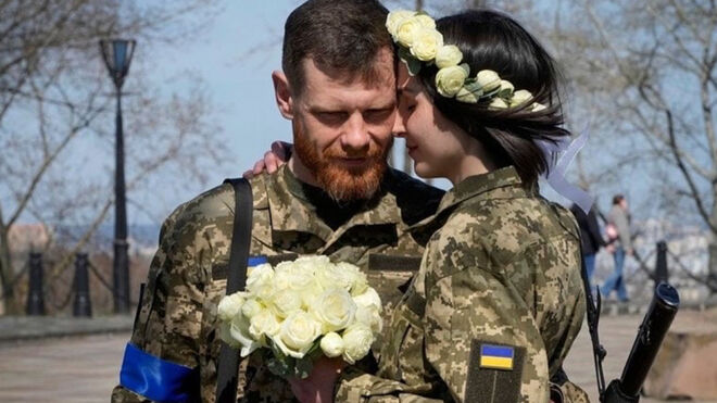 Boda de dos soldados ucranianos