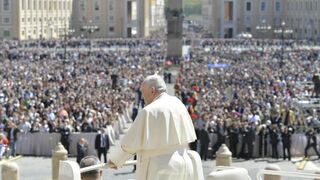 Lleno absoluto en la plaza de San Pedro
