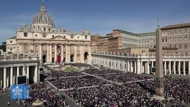 La plaza de San Pedro, abarrotada