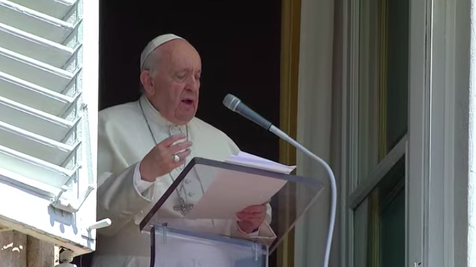 El Papa, en el Regina Coeli
