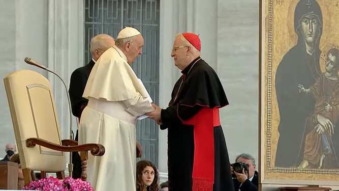 Papa saluda al cardenal Basetti