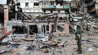 "Francisco, salva a la gente atrapada en Mariúpol"