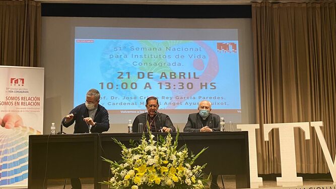 El cardenal Ayuso, durante su intervención