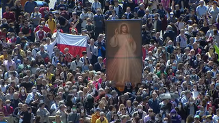 Fieles en el regina coeli