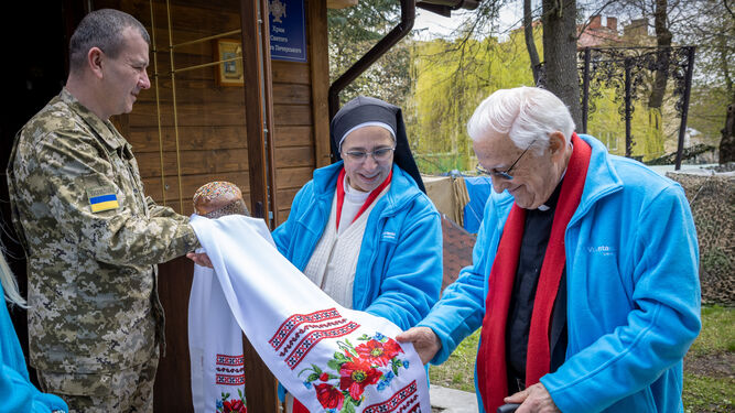 El padre Ángel y sor Lucía