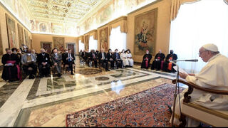 Francisco pide a los países que promuevan políticas "amigas de la familia"