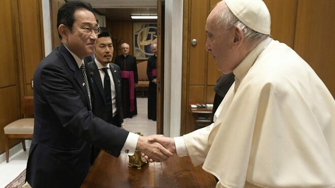 El Papa, con el primer ministro de Japón