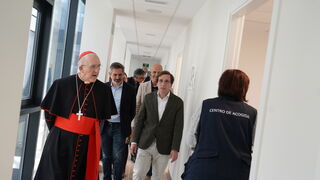 El alcalde y el cardenal Carlos Osoro visitan un centro para mujeres sin hogar víctimas de la violencia machista