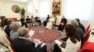 Francisco y un grupo de farmaceúticos