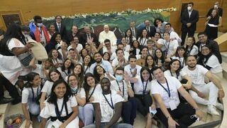 Francisco, con Scholas: "Las mujeres saben más de armonía que los hombres"