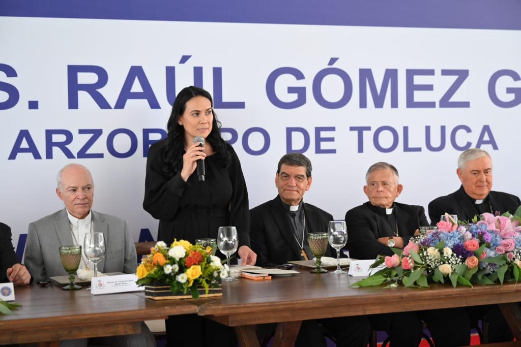 Alejandra Del Moral Vela, durante un mensaje en la ceremonia de Profesión de Fe y Juramento de Fidelidad de Raúl Gómez González, Arzobispo de Toluca.