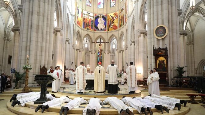 Cereminia de ordenación en La Almudena