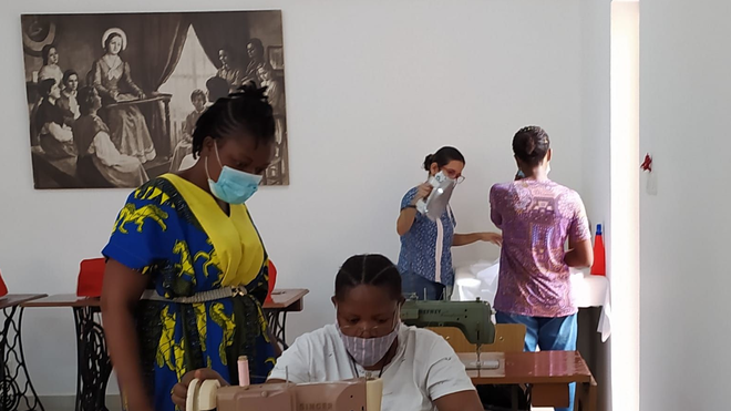 Adoratrices, con las mujeres africanas