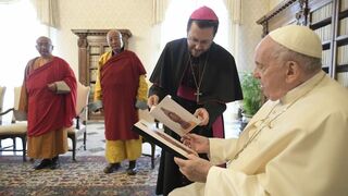 Francisco a budistas de Mongolia: Juntos hacia la paz a través del diálogo