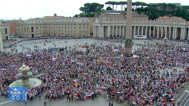 Miles de fieles en San Pedro