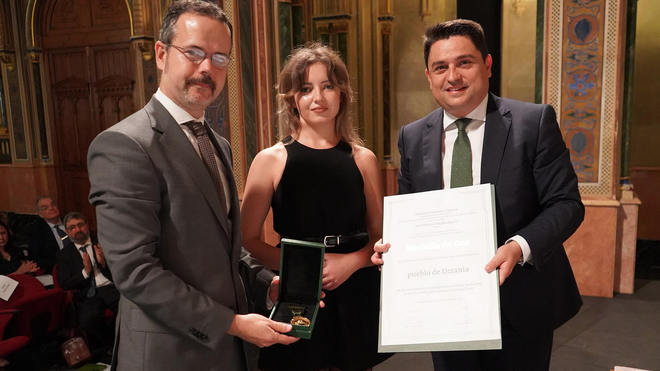 La UCV reconoce con su Medalla de Oro al pueblo ucraniano