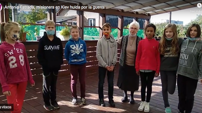Madre Antonia y los niños y niñas
