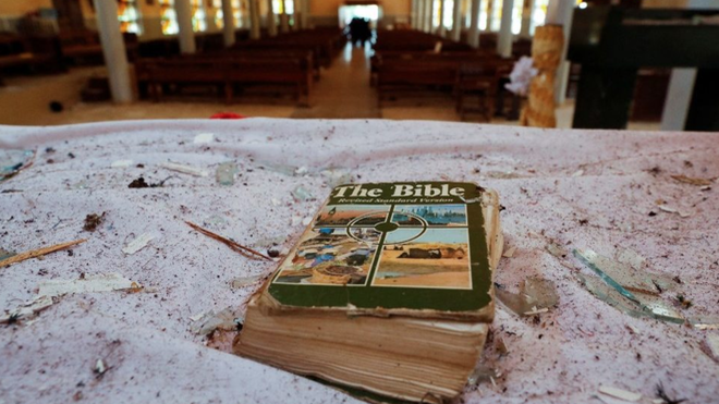 Biblia en una iglesia de Nigeria