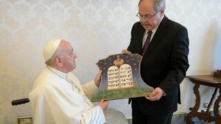 El Papa, con el presidente de Yad Vashem