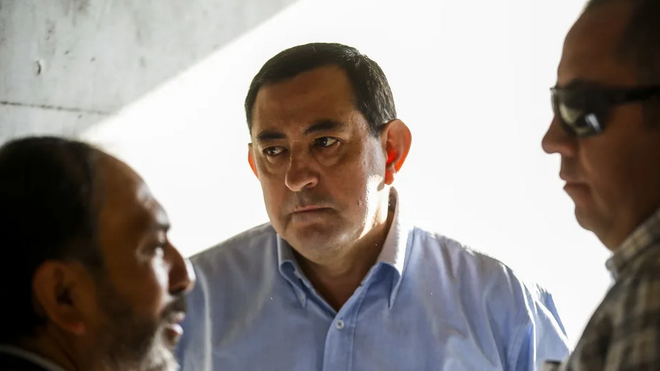 Óscar Muñoz, en el centro