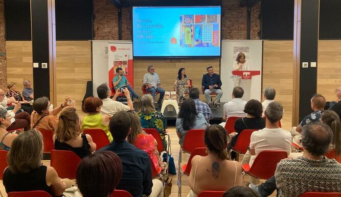 Conchi Martín leyendo fragmentos de la novela