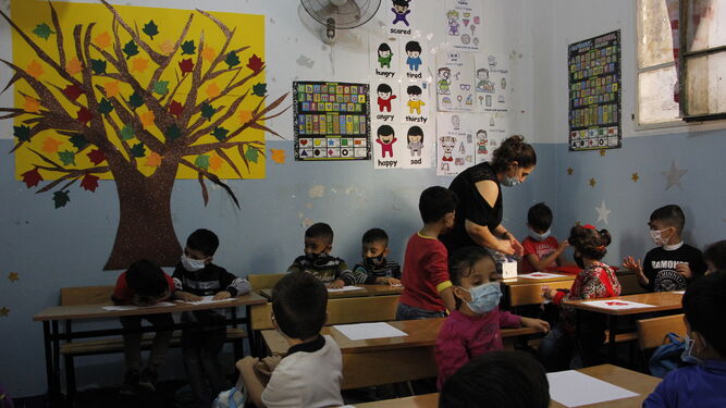 Escuela en Líbano con niños refugiados sirios