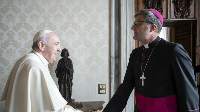 El papa Francisco con Éric de Moulins, arzobispo de Reims