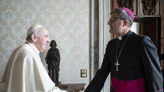 Francisco, con el presidente de la CEF en una foro de archivo