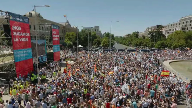 VOX y la ultraderecha católica protestan en Madrid contra la ley del aborto