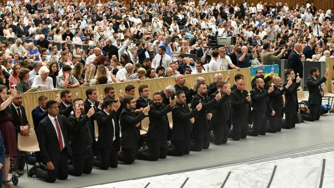 Las cruces de los kikos, en el Aula Pablo VI