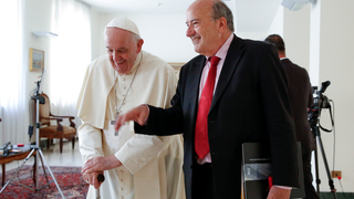 Francisco con el periodista Phil Pulella