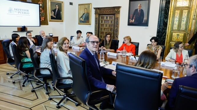 Reunión constitutiva de la comisión del Defensor del Pueblo