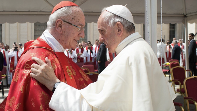 The Pope greets Cardinal Hummes