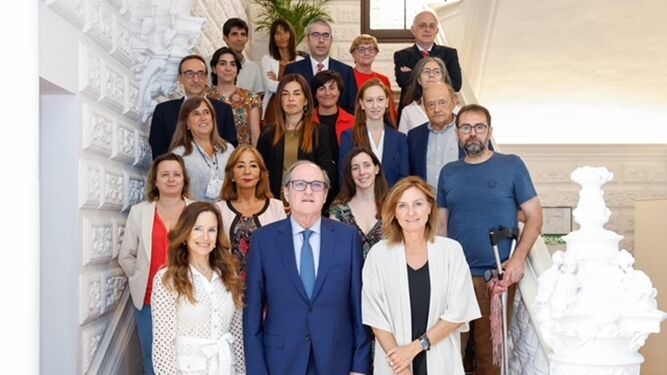 Los miembros de la comisión del Defensor del Pueblo